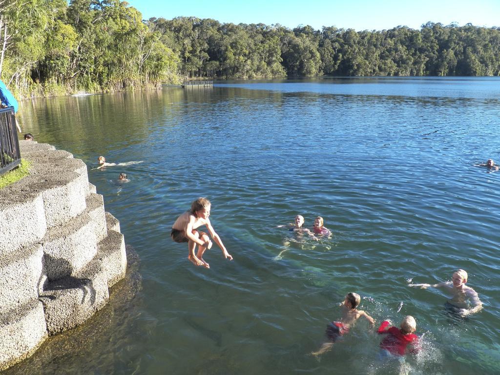 Lake Eacham Tourist Park & Cabins Kültér fotó