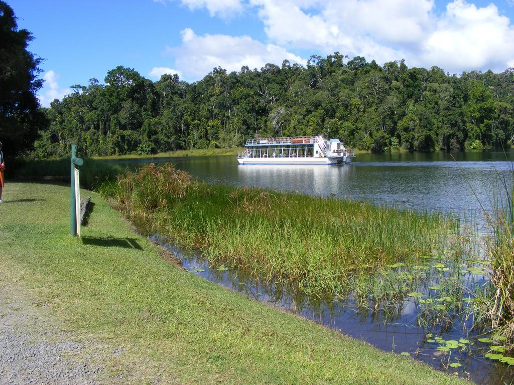 Lake Eacham Tourist Park & Cabins Kültér fotó