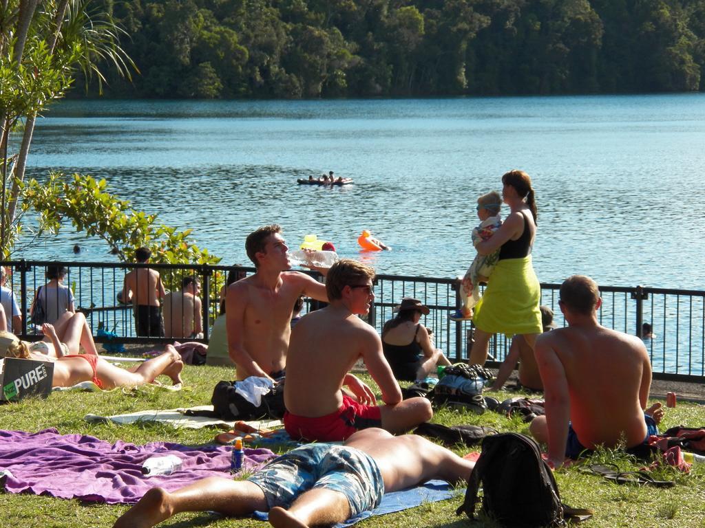 Lake Eacham Tourist Park & Cabins Kültér fotó