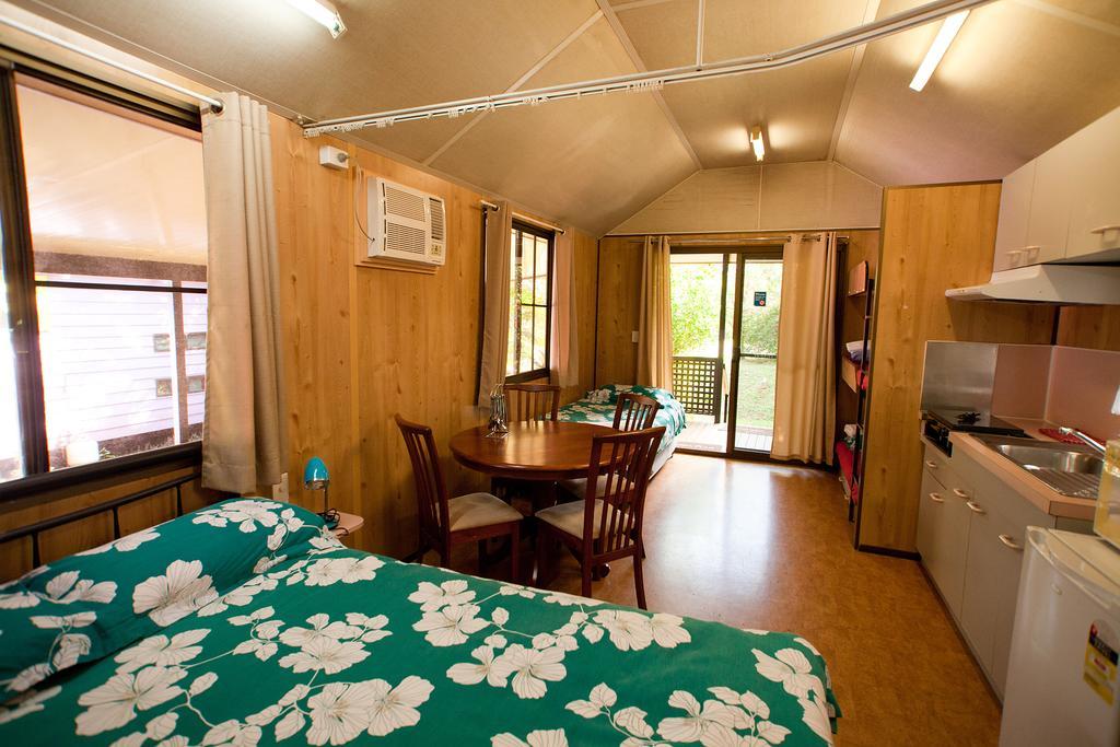 Lake Eacham Tourist Park & Cabins Szoba fotó