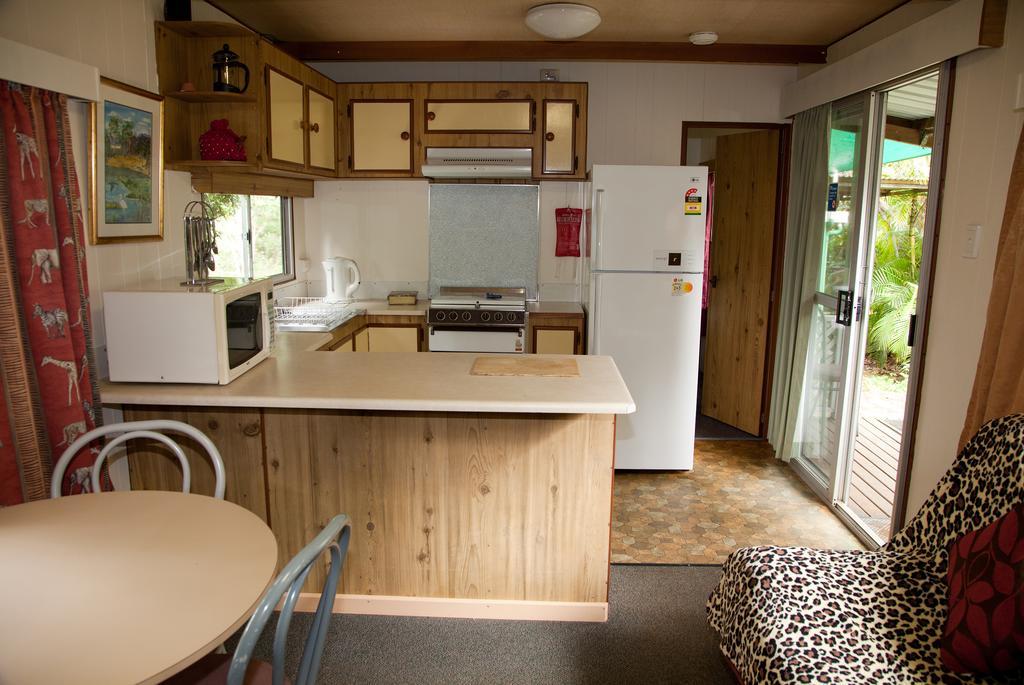 Lake Eacham Tourist Park & Cabins Szoba fotó