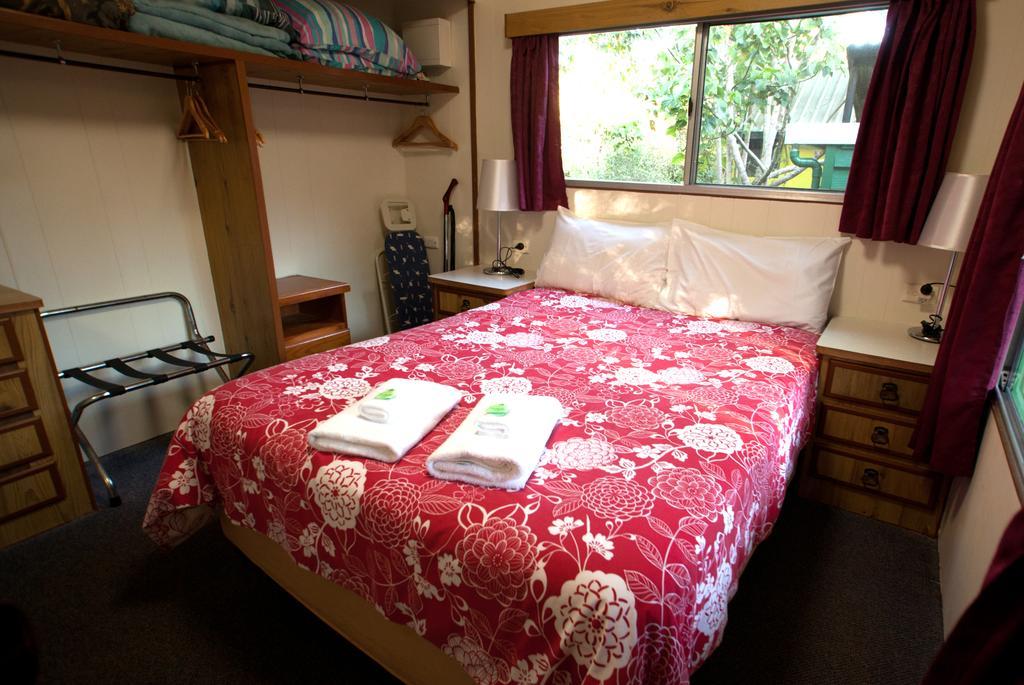 Lake Eacham Tourist Park & Cabins Szoba fotó
