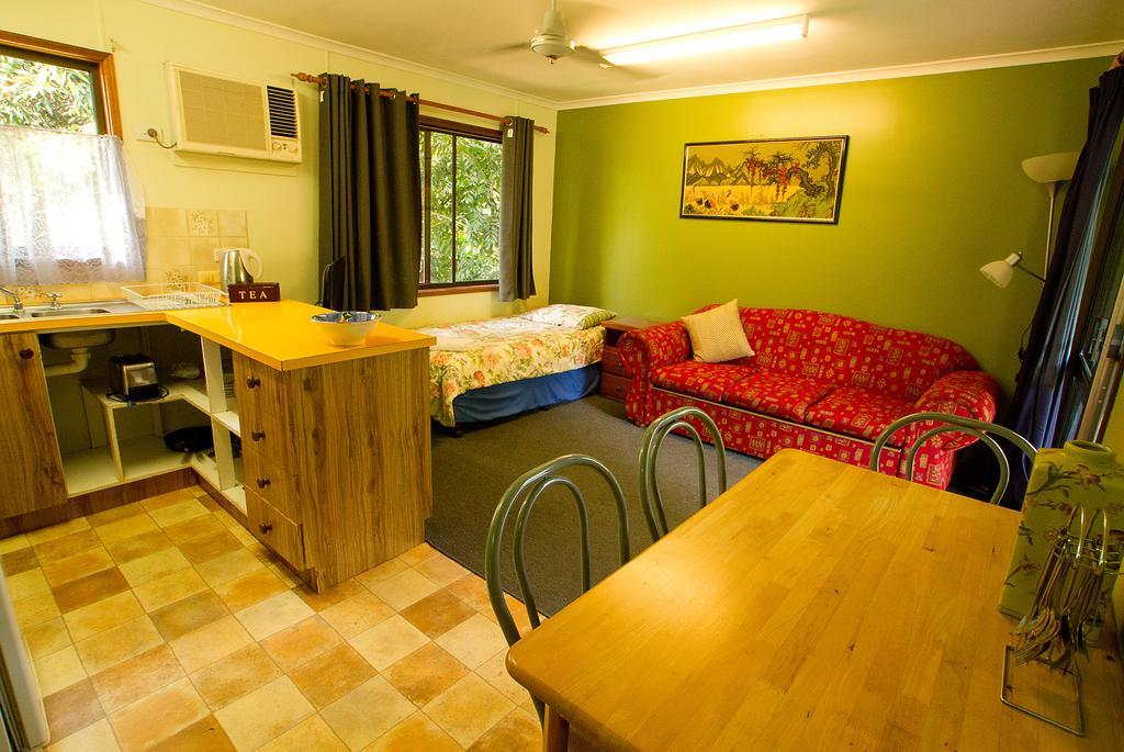 Lake Eacham Tourist Park & Cabins Szoba fotó
