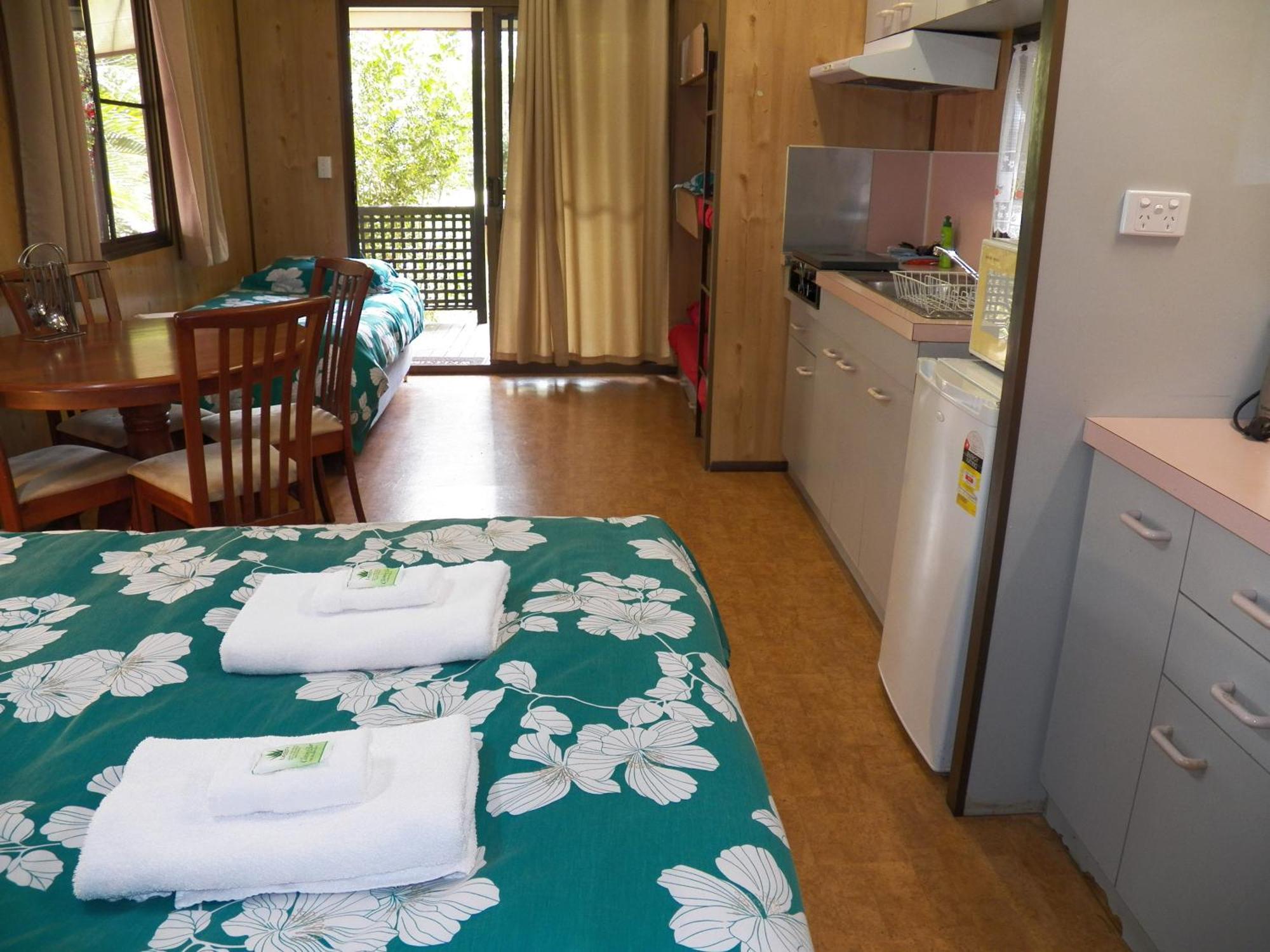 Lake Eacham Tourist Park & Cabins Szoba fotó