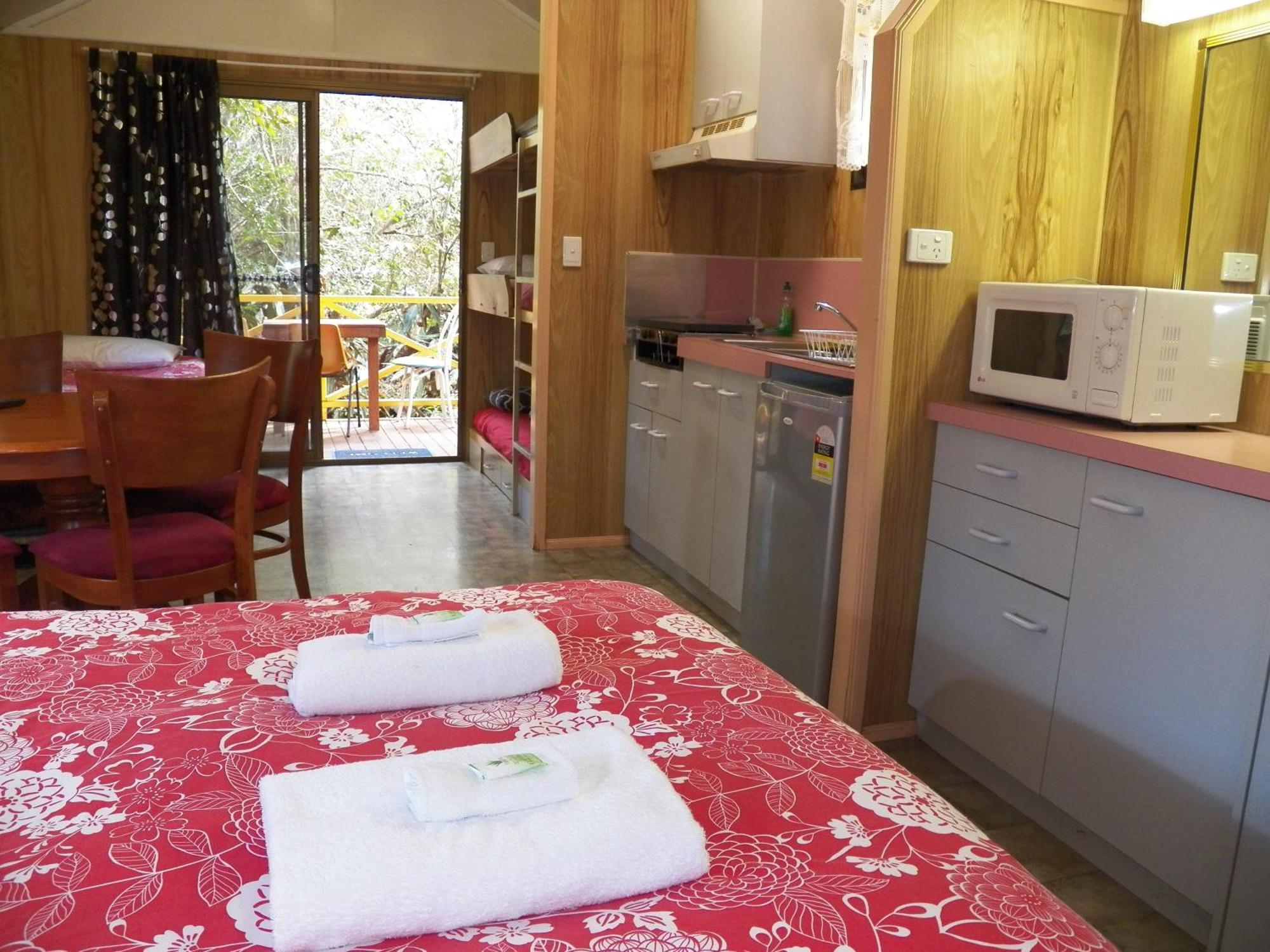 Lake Eacham Tourist Park & Cabins Szoba fotó