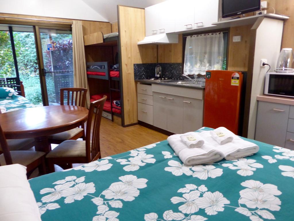 Lake Eacham Tourist Park & Cabins Kültér fotó