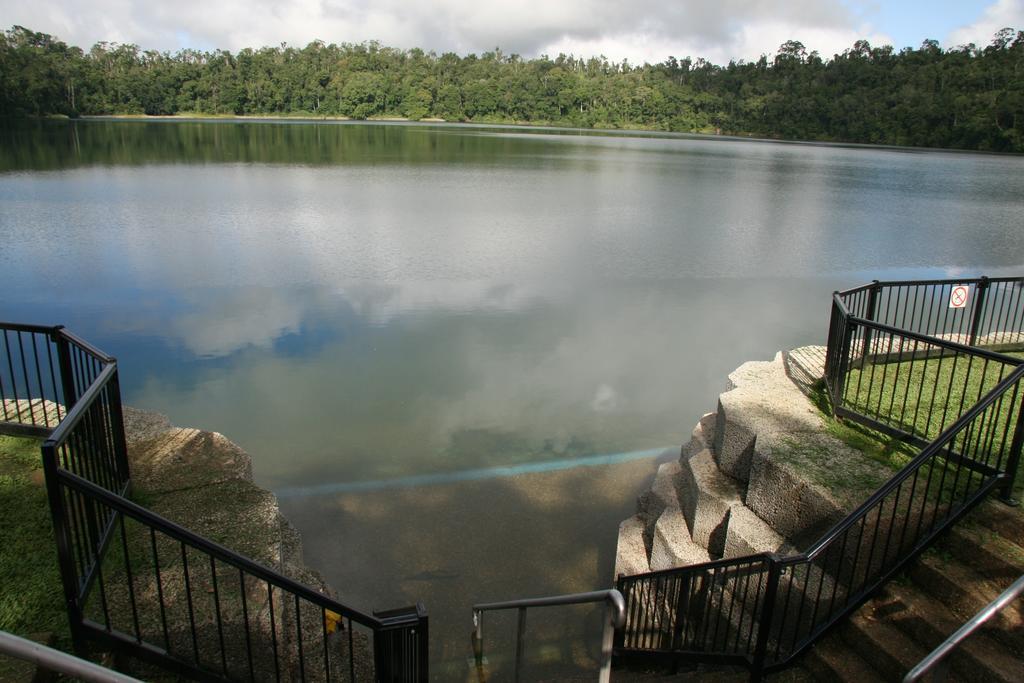 Lake Eacham Tourist Park & Cabins Kültér fotó