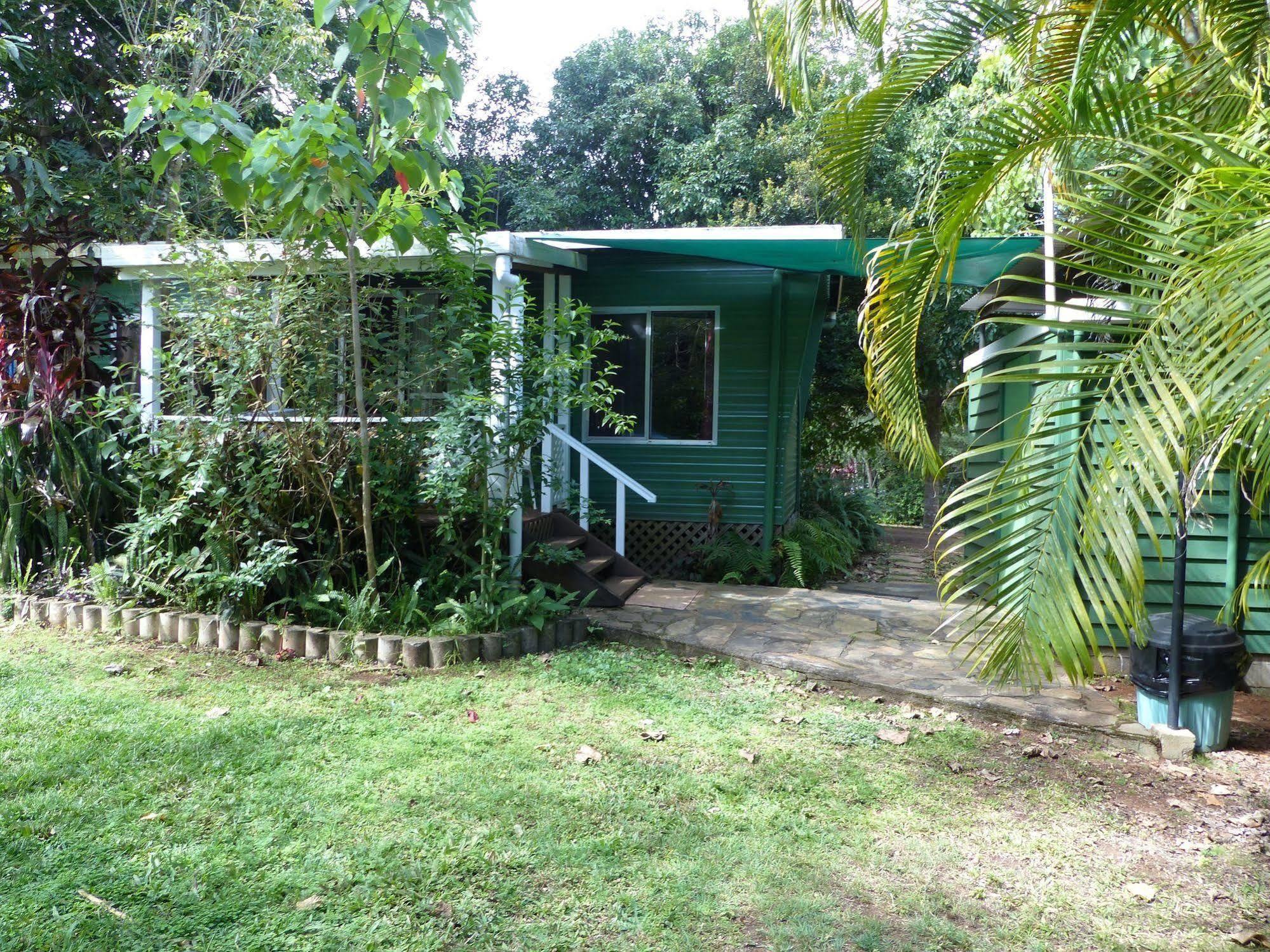 Lake Eacham Tourist Park & Cabins Kültér fotó