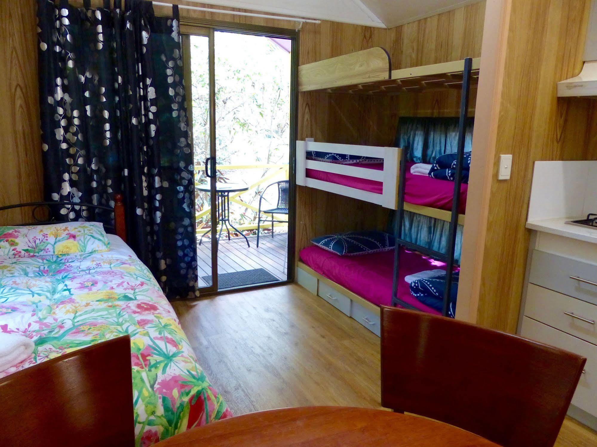 Lake Eacham Tourist Park & Cabins Kültér fotó
